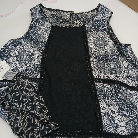 NWT Beautiful Knox Rose sleeveless blouse, embroidered design, see pic 3 - Picture 9 of 12